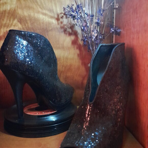 Shoes - Picture 5 of 5